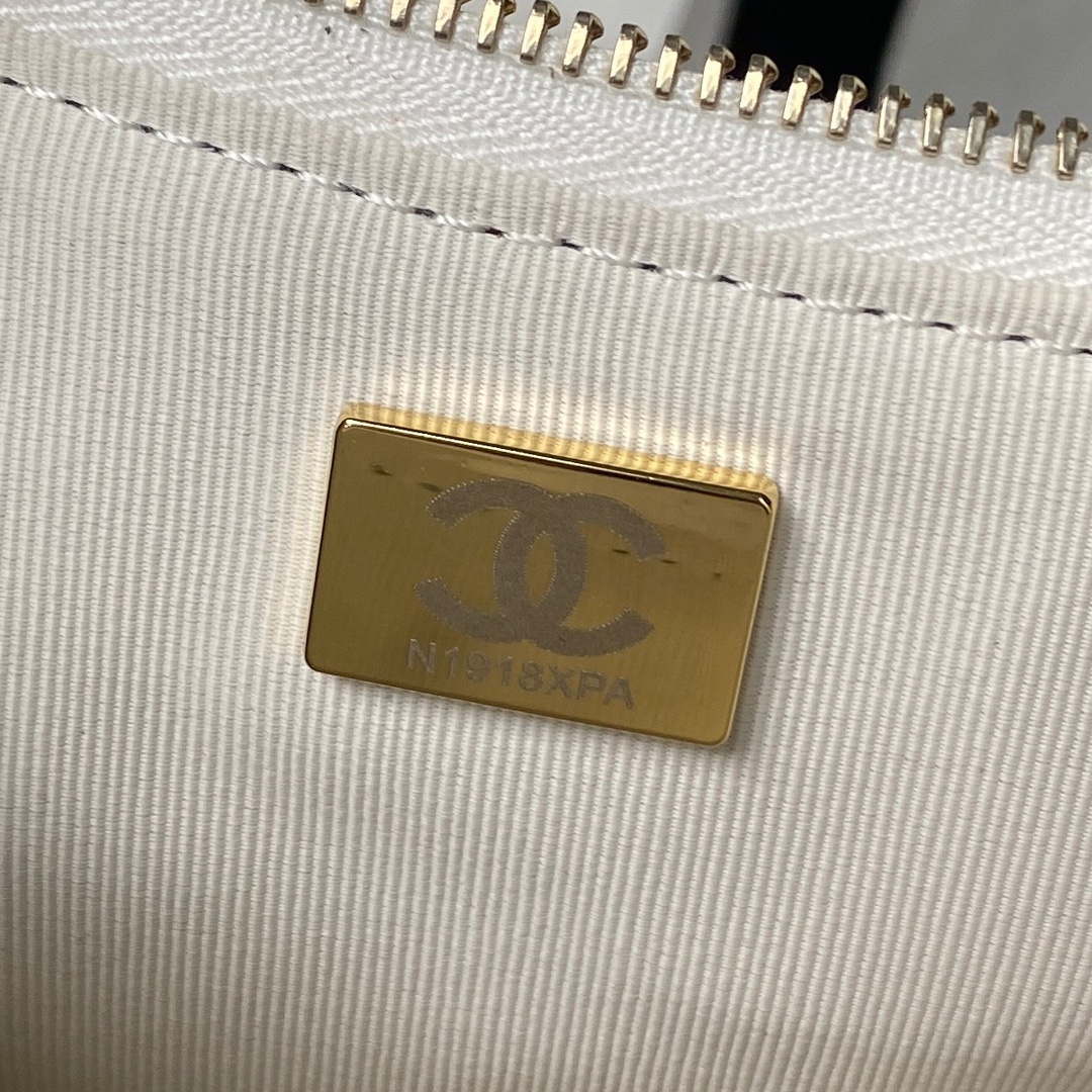 Chanel AS4368 Large HOBO Bag Shiny Crumpled Lambskin & Gold-Tone Metal White