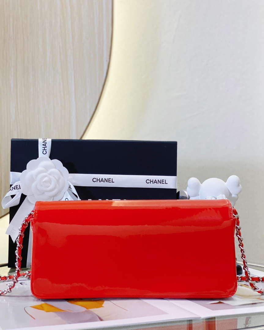 Chanel AS4498 Clutch Flap Bag Patent Calfskin & Gold Metal Red - Default Title - View 4