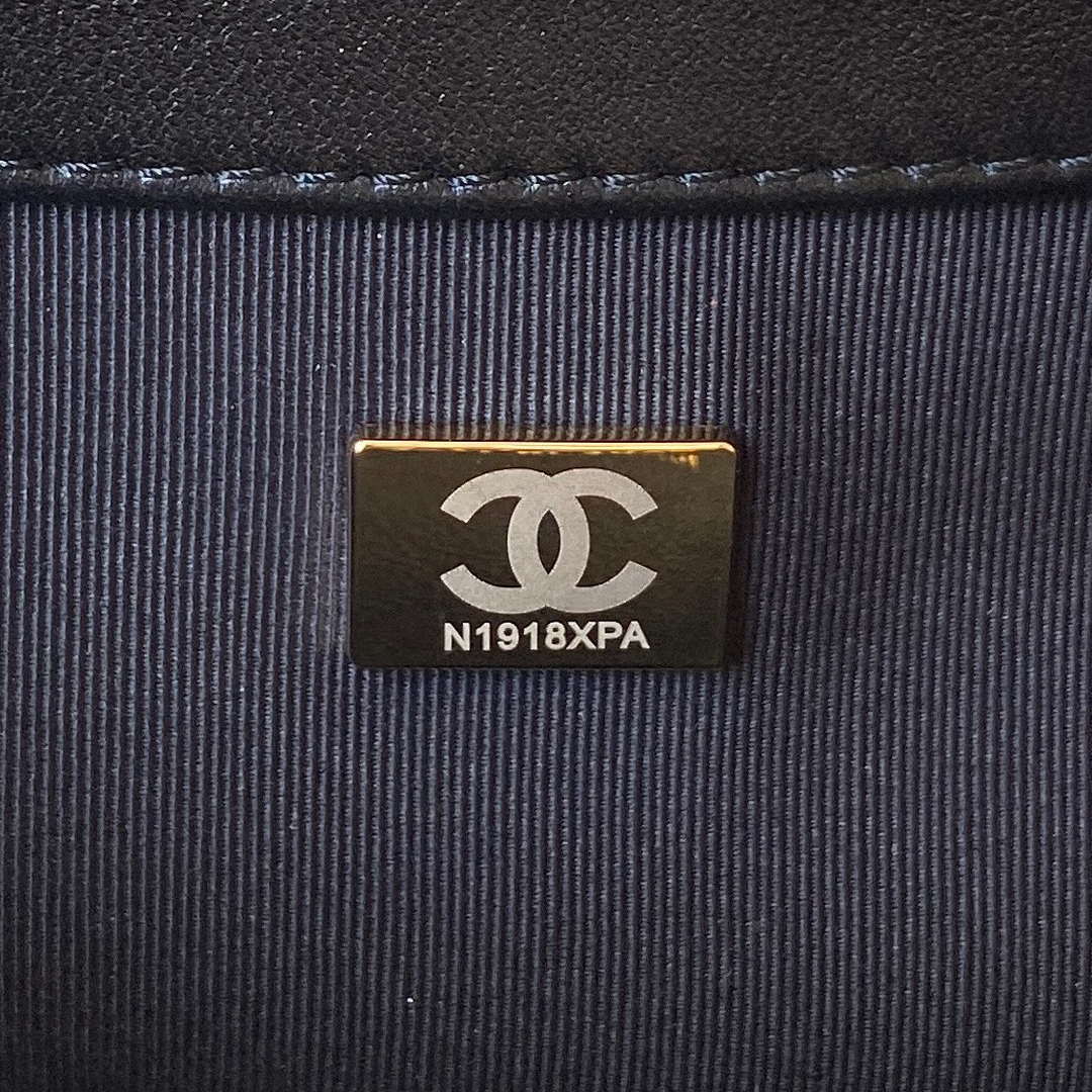 Chanel AS4610 Messenger bag Lambskin Black