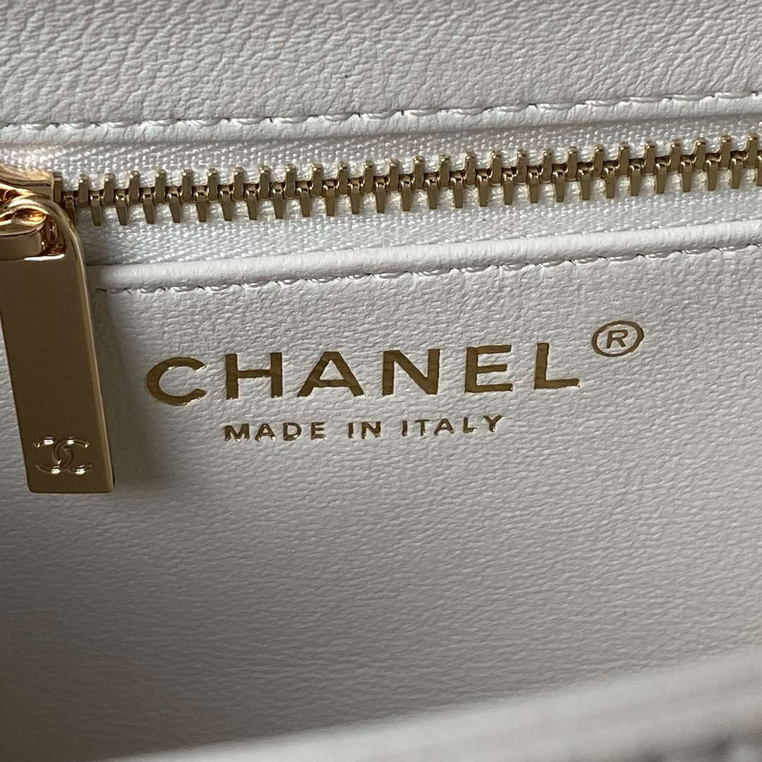 Chanel AS4654 Trendy CC Flap Bag With Top Handle Lambskin & Gold-Tone Metal White