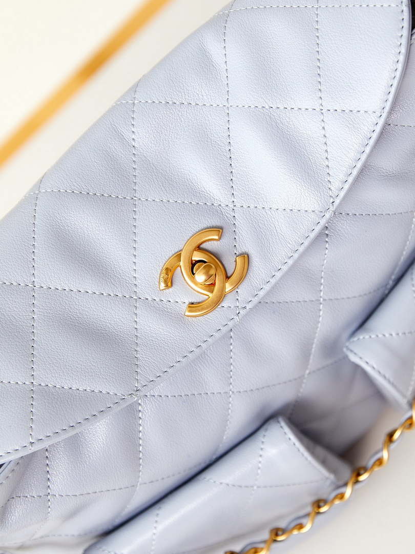 Chanel AS4668 Large Hobo Bag Shiny Calfskin & Gold-Tone Metal Light Purple