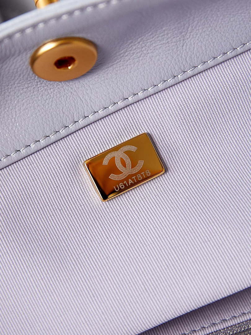 Chanel AS4668 Large Hobo Bag Shiny Calfskin & Gold-Tone Metal Light Purple