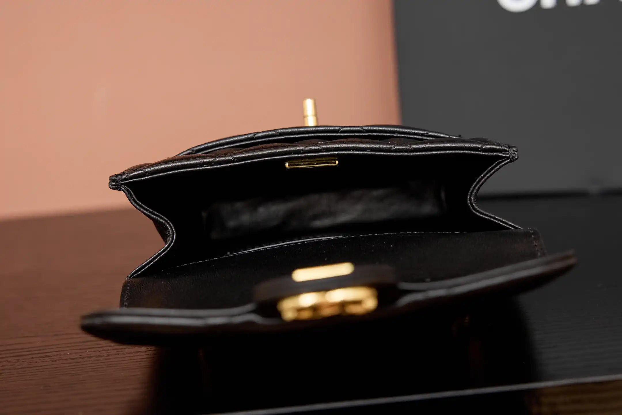 Chanel AP4675 25B  Clutch with chain  Shiny Lambskin Gold-Tone Metal  Black