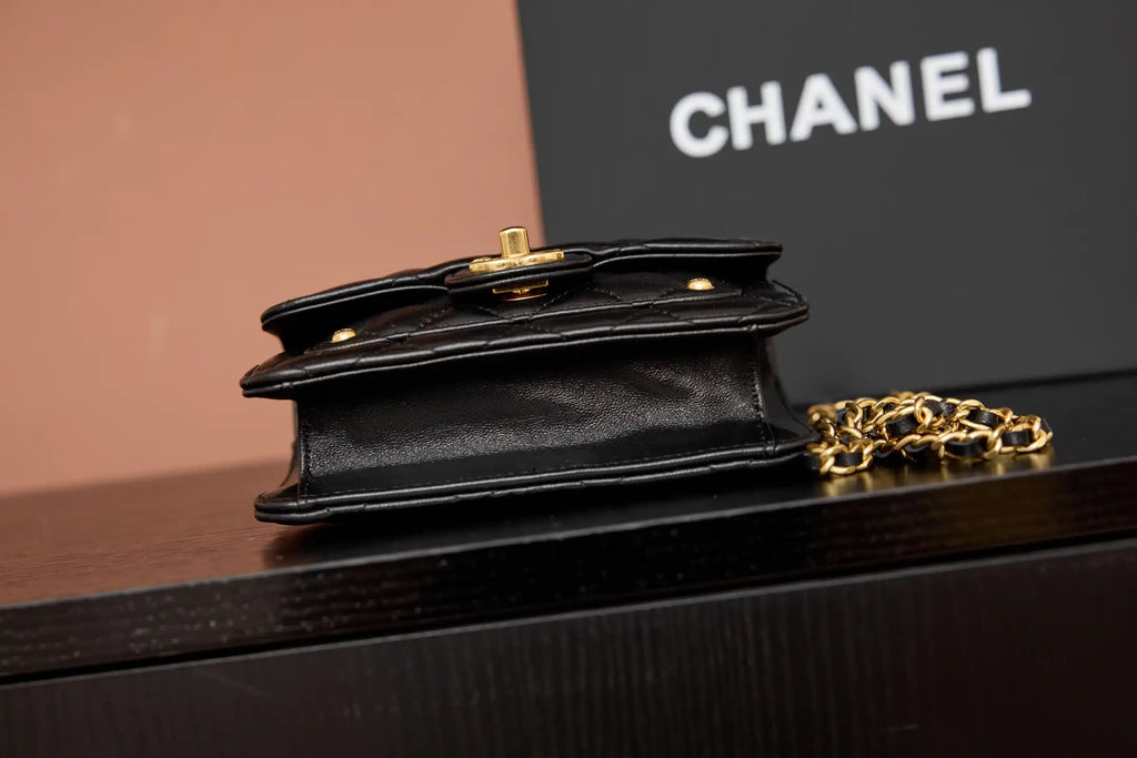 Chanel AP4675 25B  Clutch with chain  Shiny Lambskin Gold-Tone Metal  Black