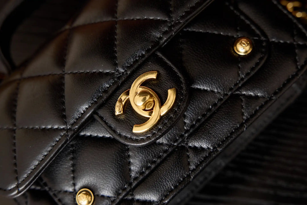 Chanel AP4675 25B  Clutch with chain  Shiny Lambskin Gold-Tone Metal  Black