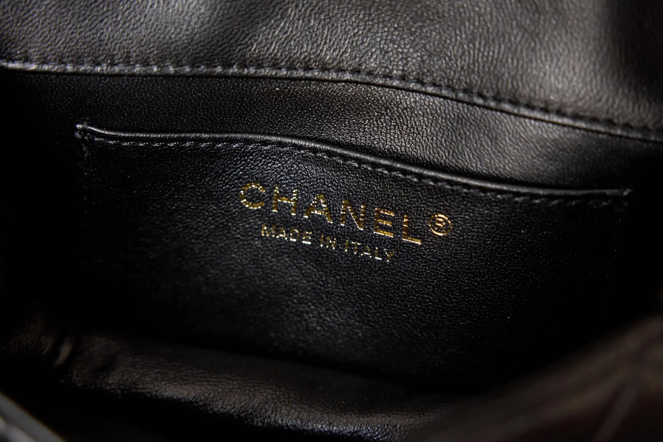 Chanel AP4675 25B  Clutch with chain  Shiny Lambskin Gold-Tone Metal  Black