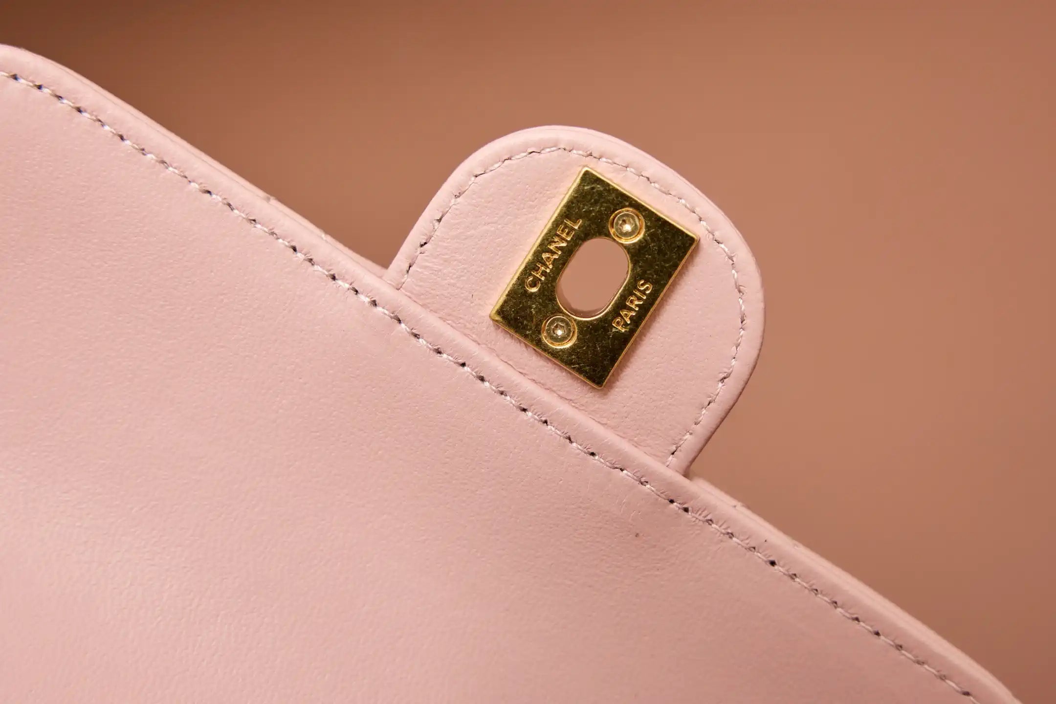 Chanel AP4675 25B  Clutch with chain  Shiny Lambskin Gold-Tone Metal Pink