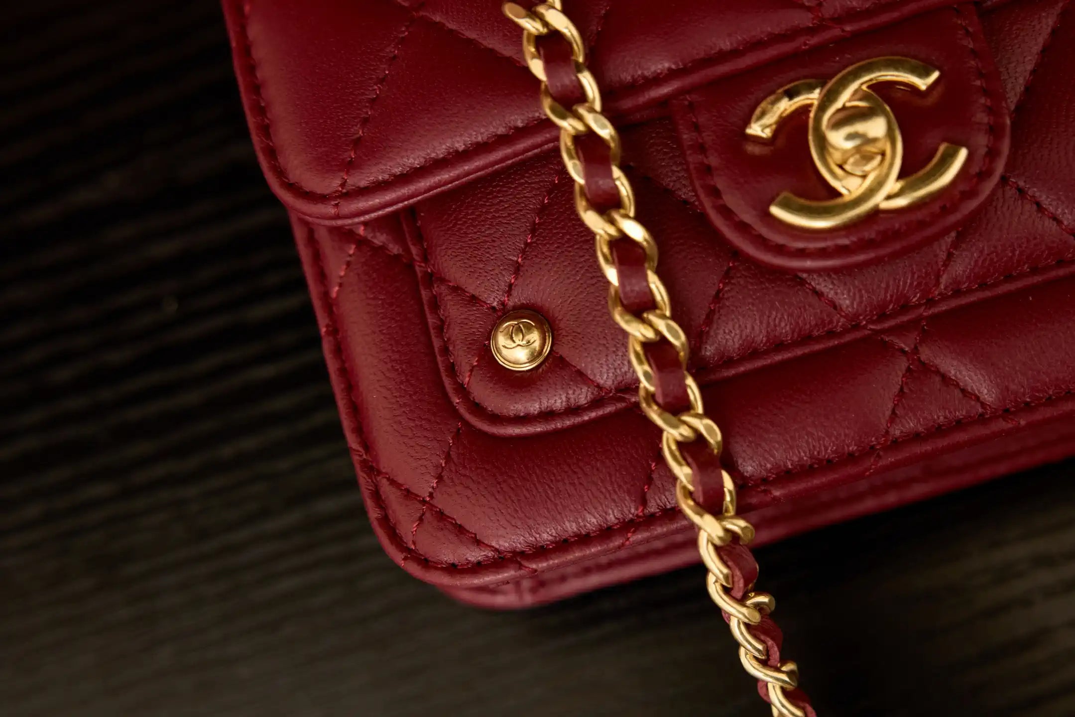Chanel AP4675 25B  Clutch with chain  Shiny Lambskin Gold-Tone Metal Wine Red