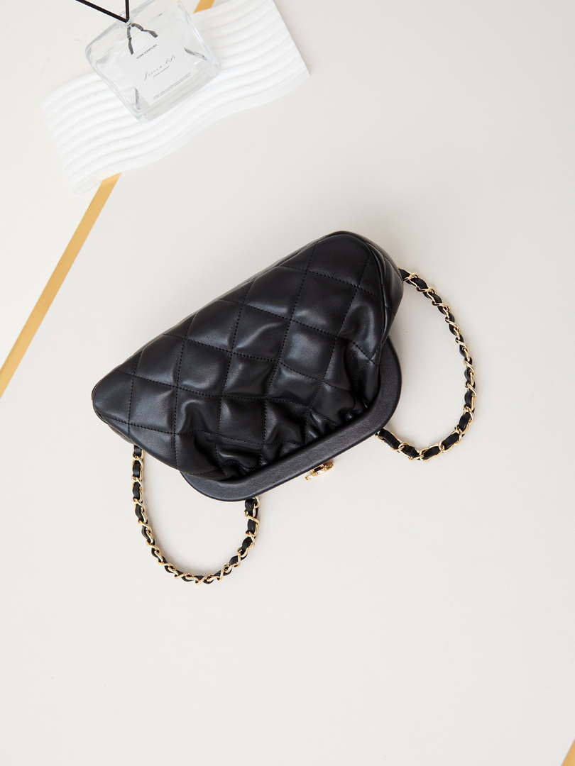 Chanel AS4717 Clutch Lambskin Black