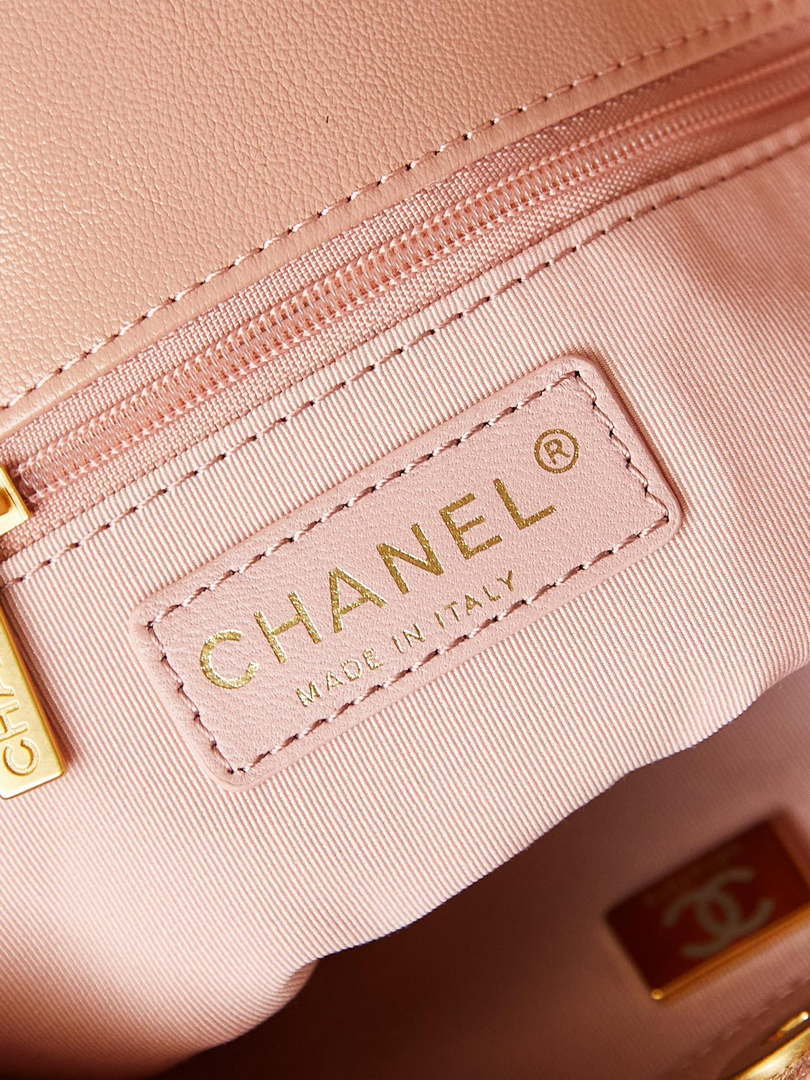 Chanel AS4743 Hobo Handbag Shiny Calfskin & Gold-Tone Metal Pink