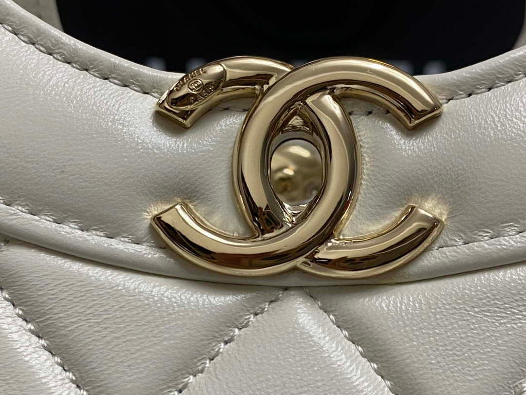 Chanel AS4853 Shopping Bag Shiny Lambskin & Gold-Tone Metal White