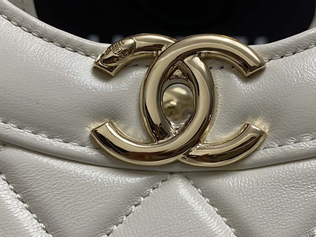 Chanel AS4853 Shopping Bag Shiny Lambskin & Gold-Tone Metal White - Default Title - View 6