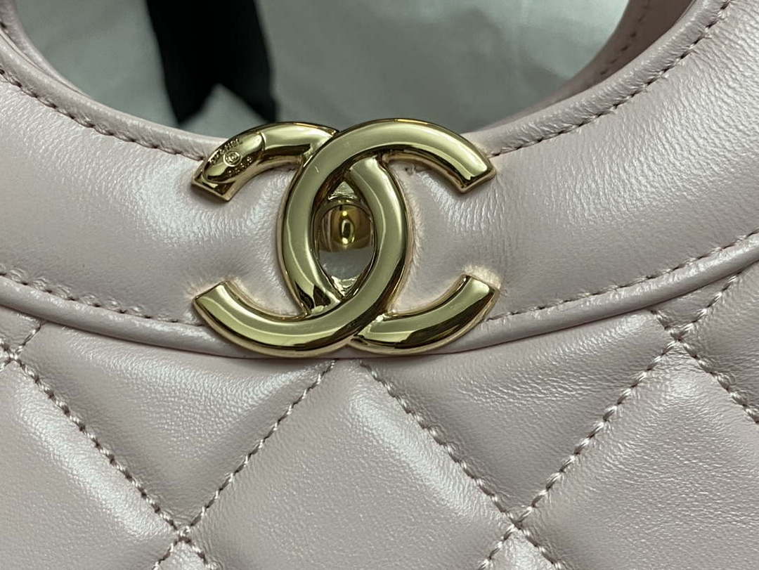 Chanel AS4853 Shopping Bag Shiny Lambskin & Gold-Tone Metal Light Pink - Default Title - View 6
