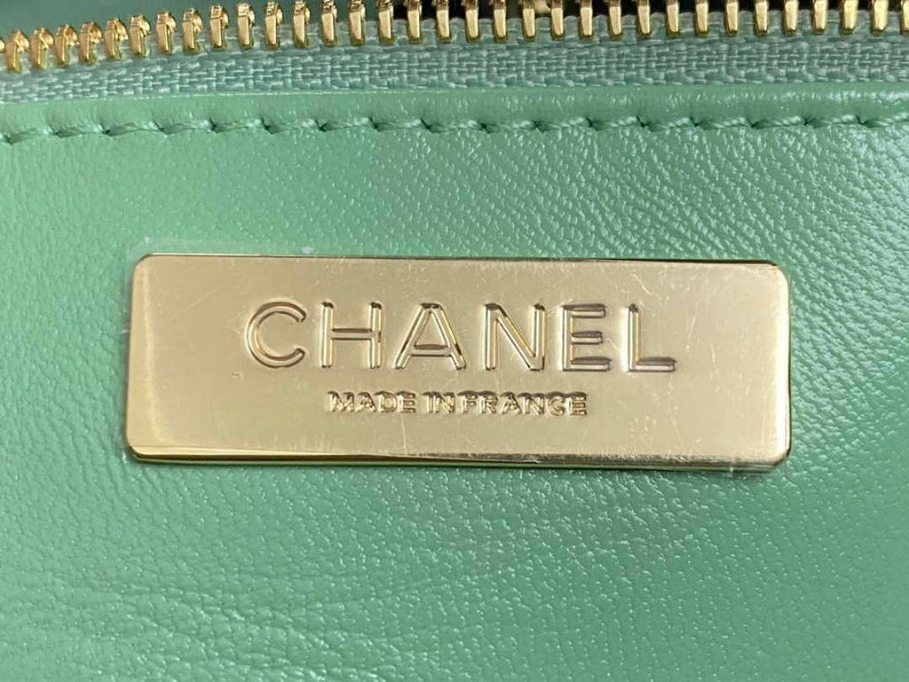 Chanel AS4853 Shopping Bag Shiny Lambskin & Gold-Tone Metal Green