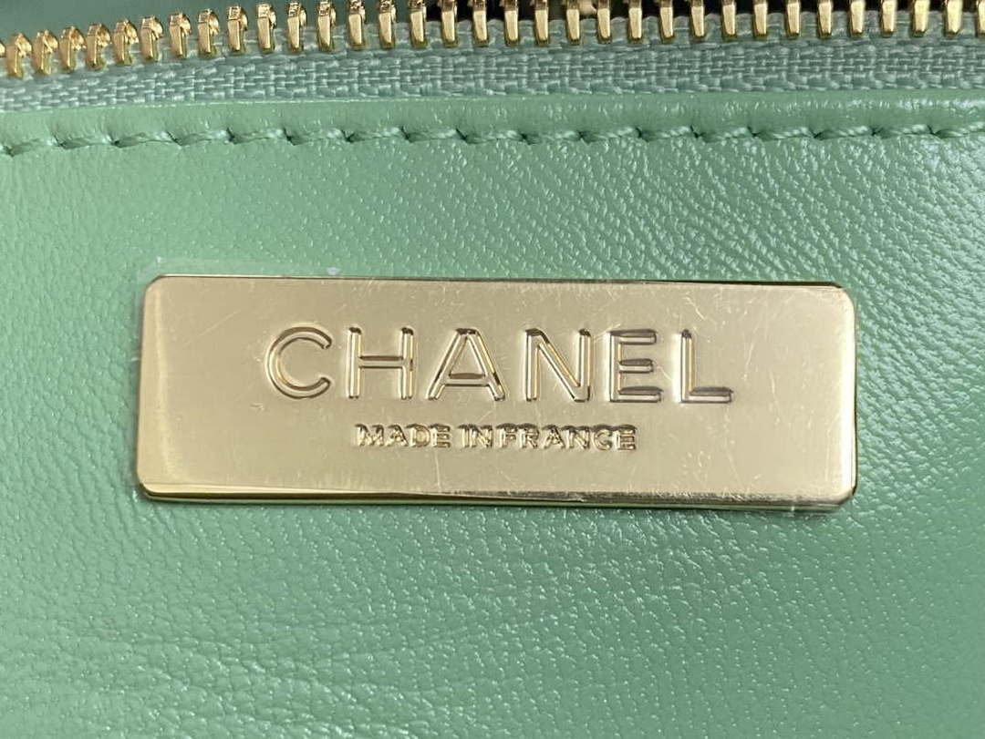 Chanel AS4853 Shopping Bag Shiny Lambskin & Gold-Tone Metal Green - Default Title - View 8