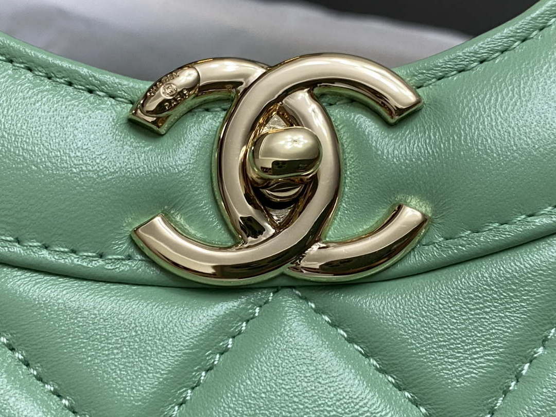 Chanel AS4853 Shopping Bag Shiny Lambskin & Gold-Tone Metal Green