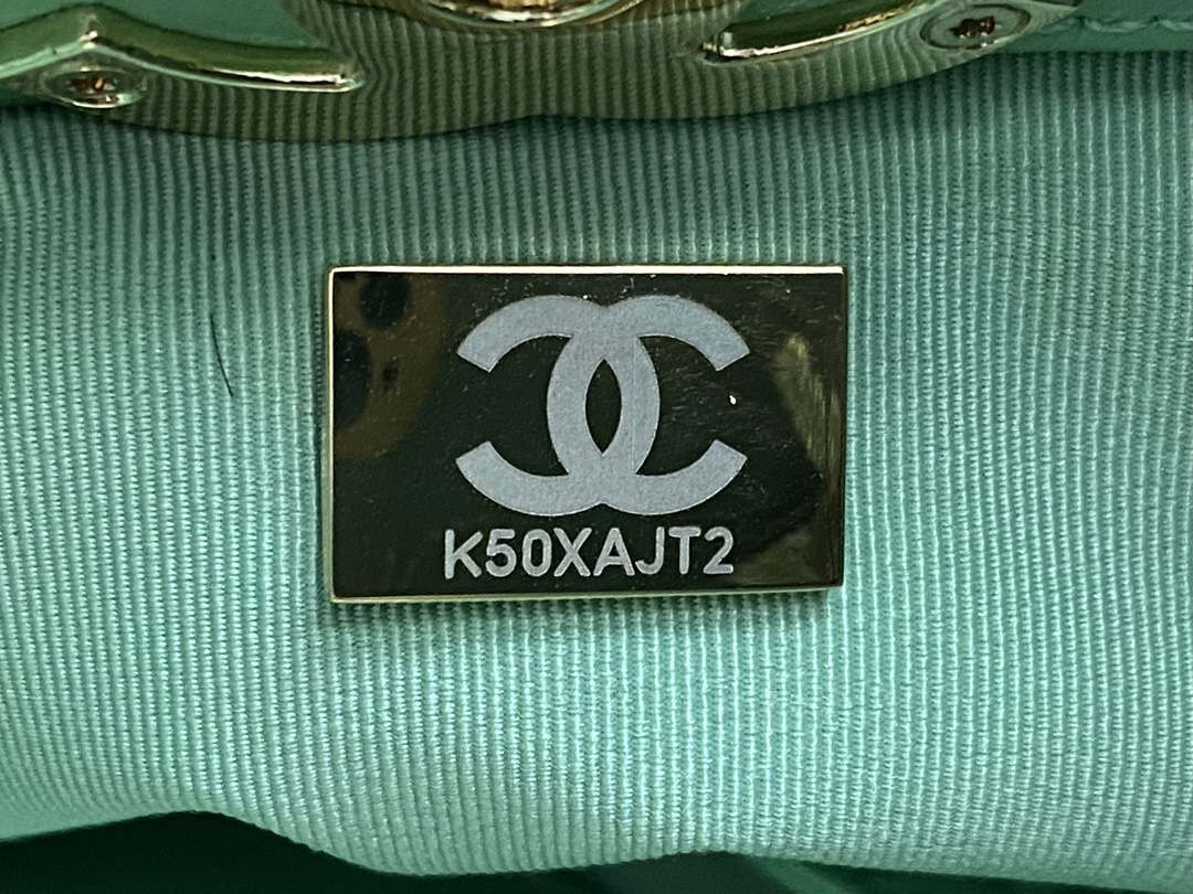 Chanel AS4853 Shopping Bag Shiny Lambskin & Gold-Tone Metal Green - Default Title - View 10