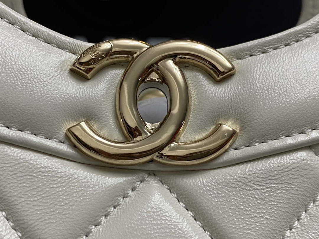 Chanel AS4854 Shopping Bag Shiny Lambskin & Gold-Tone Metal White