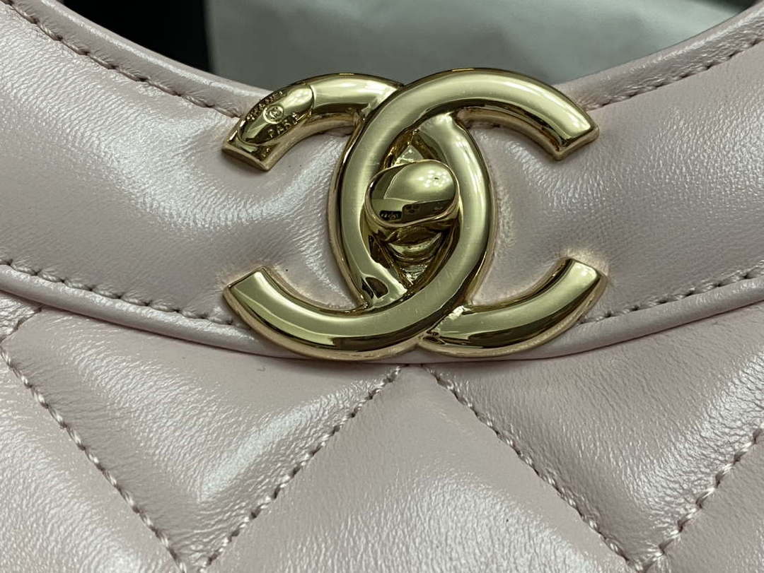 Chanel AS4854 Shopping Bag Shiny Lambskin & Gold-Tone Metal Ligth Pink