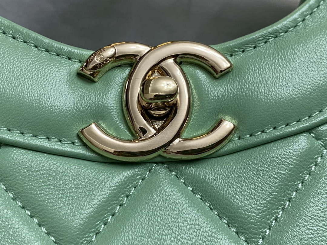 Chanel AS4854 Shopping Bag Shiny Lambskin & Gold-Tone Metal Green