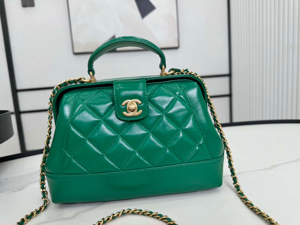 Chanel AS4959  Flap bag With top handle Shiny Lambskin & Gold-Tone Metal Green