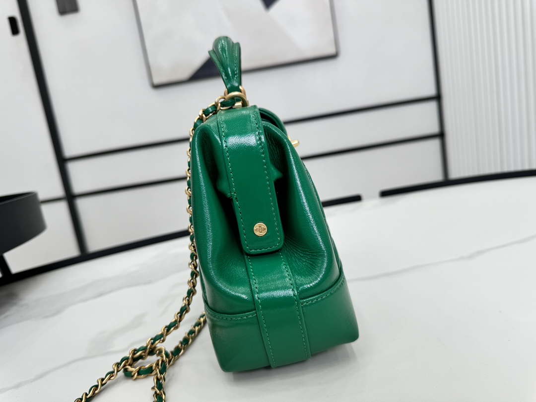 Chanel AS4959  Flap bag With top handle Shiny Lambskin & Gold-Tone Metal Green