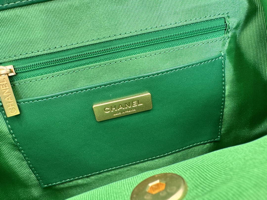 Chanel AS4959  Flap bag With top handle Shiny Lambskin & Gold-Tone Metal Green