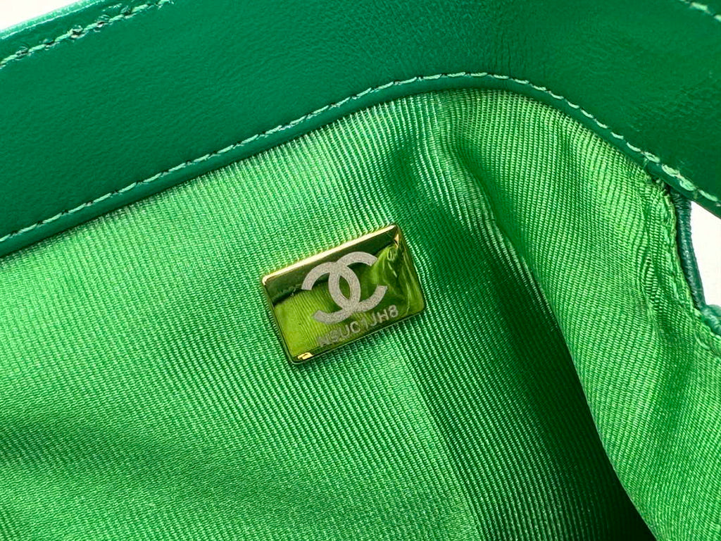 Chanel AS4959  Flap bag With top handle Shiny Lambskin & Gold-Tone Metal Green