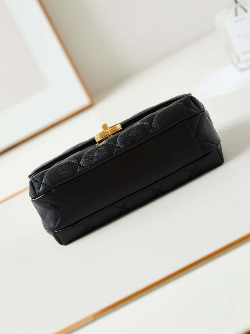 Chanel AS5011 Flap bag Shiny Lambskin Imitation Pearls & Gold-Tone Metal Black