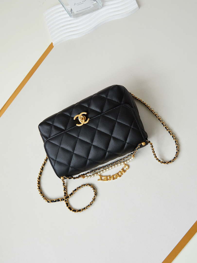 Chanel AS5011 Flap bag Shiny Lambskin Imitation Pearls & Gold-Tone Metal Black