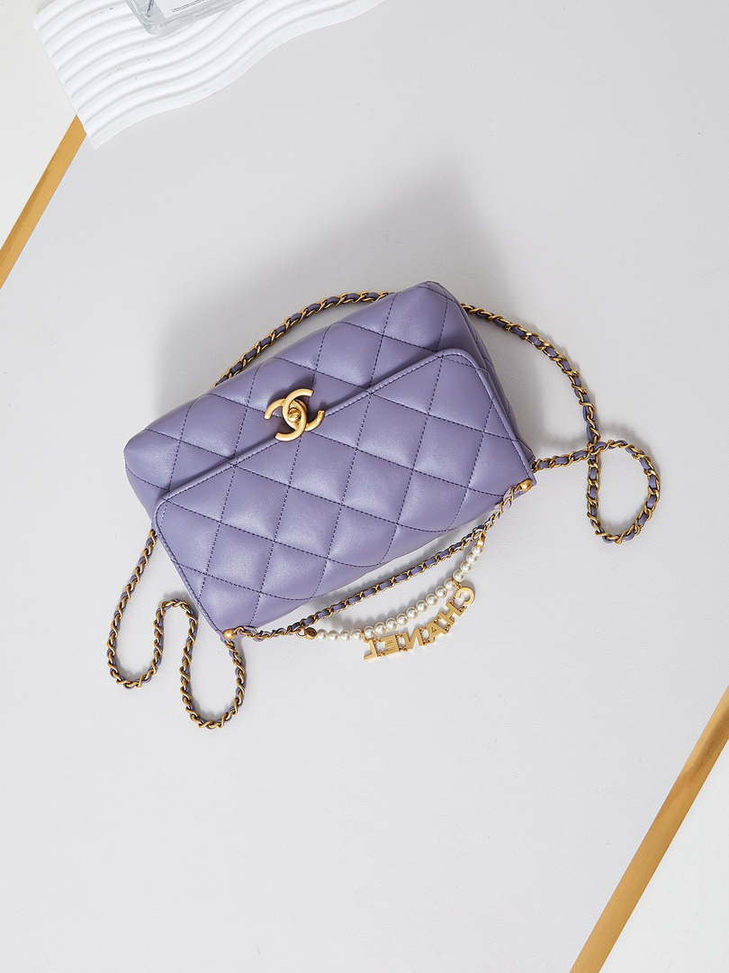 Chanel AS5011 Flap bag Shiny Lambskin Imitation Pearls & Gold-Tone Metal Light Purple