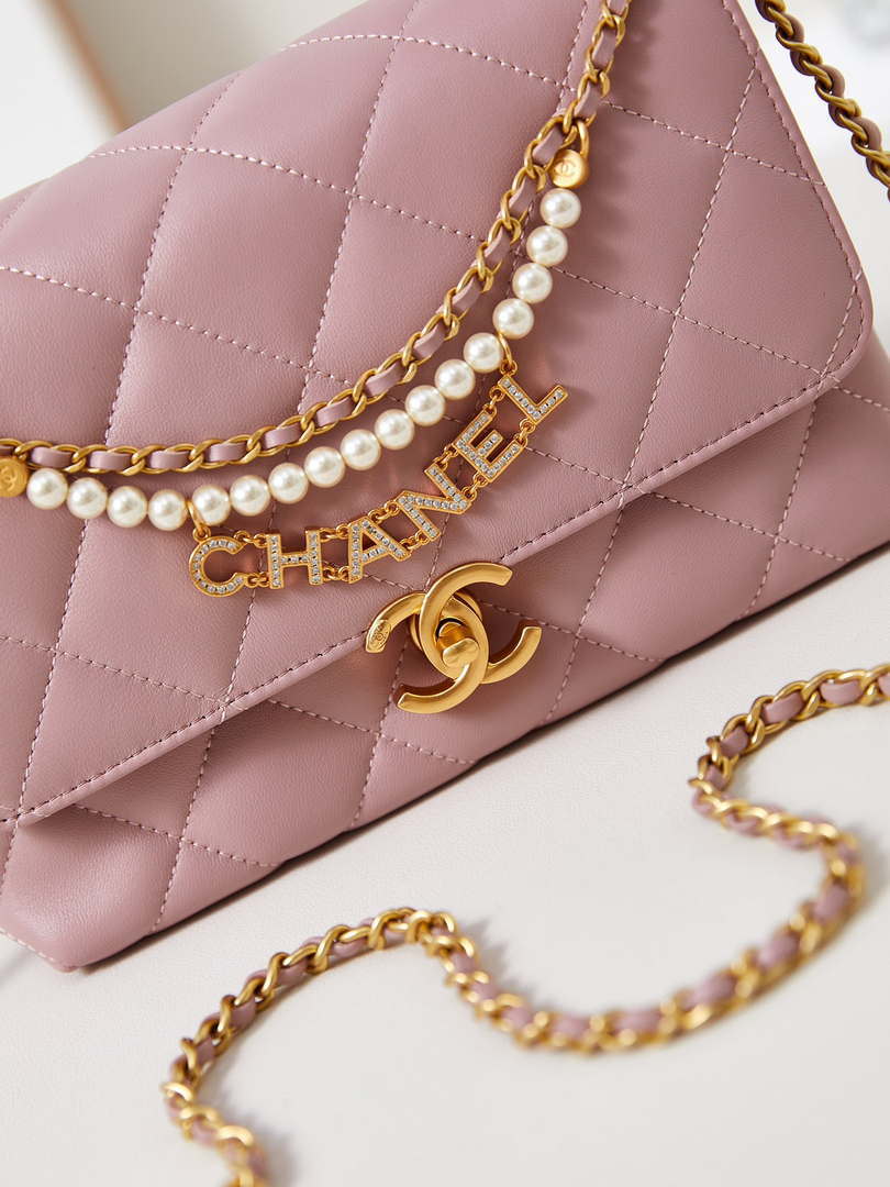 Chanel AS5011 Flap bag Shiny Lambskin Imitation Pearls & Gold-Tone Metal Pink