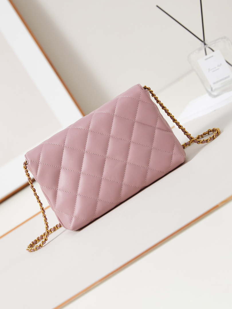 Chanel AS5011 Flap bag Shiny Lambskin Imitation Pearls & Gold-Tone Metal Pink