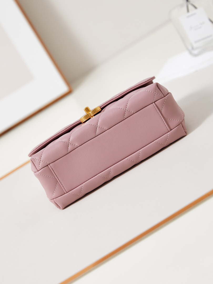 Chanel AS5011 Flap bag Shiny Lambskin Imitation Pearls & Gold-Tone Metal Pink