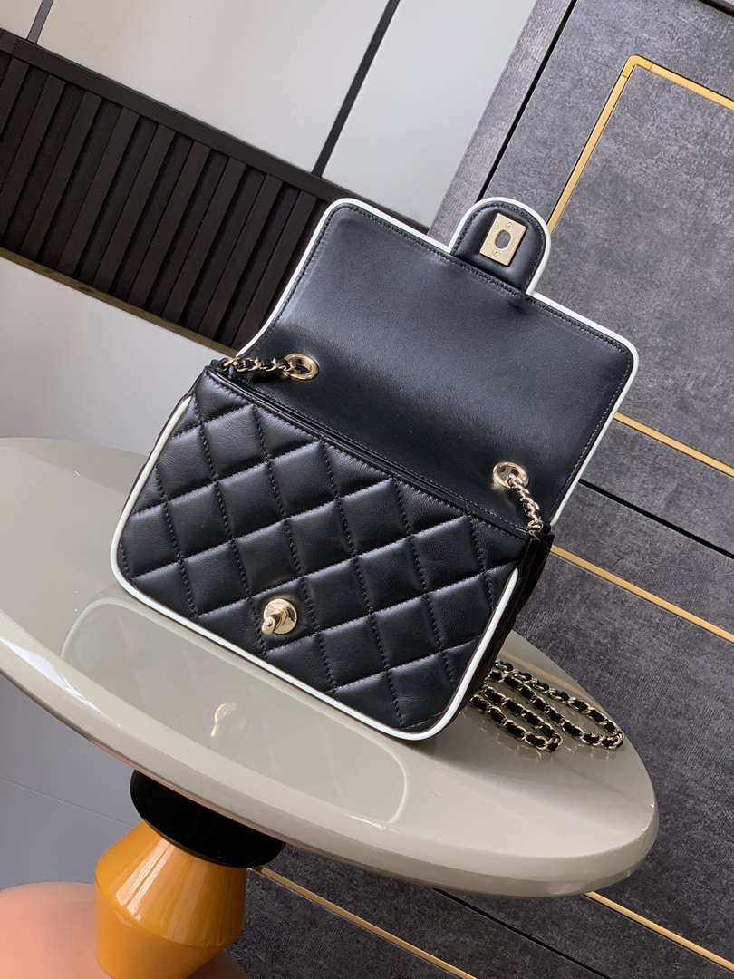 Chanel  AS5150 Spring-Summer 2025 Pre-collection Flap Bag Lambskin  Black  & White - Default Title - View 5