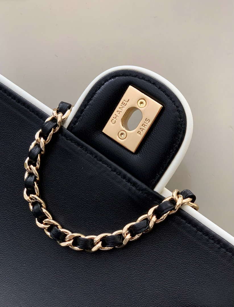 Chanel  AS5150 Spring-Summer 2025 Pre-collection Flap Bag Lambskin  Black  & White
