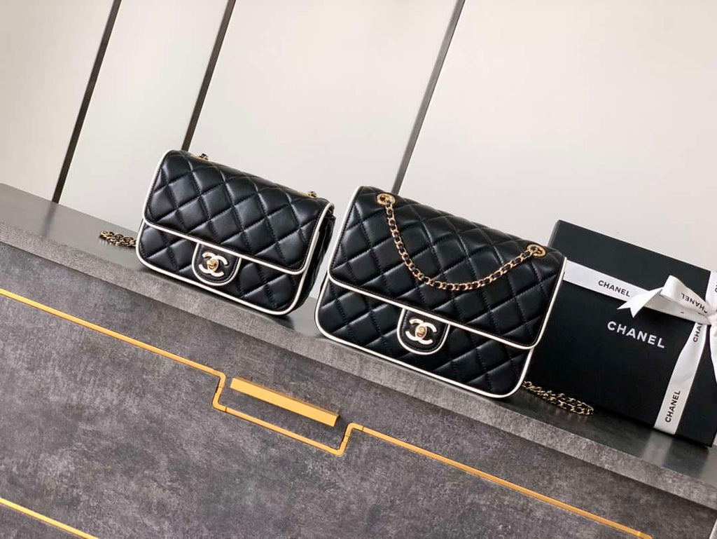Chanel  AS5150 Spring-Summer 2025 Pre-collection Flap Bag Lambskin  Black  & White