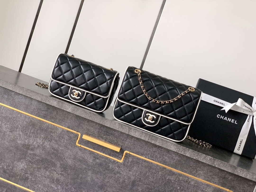 Chanel  AS5150 Spring-Summer 2025 Pre-collection Flap Bag Lambskin  Black  & White
