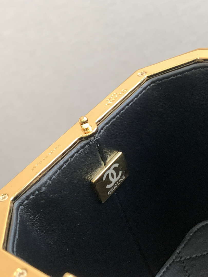 Chanel AS4954 Evening Small box tea can Black