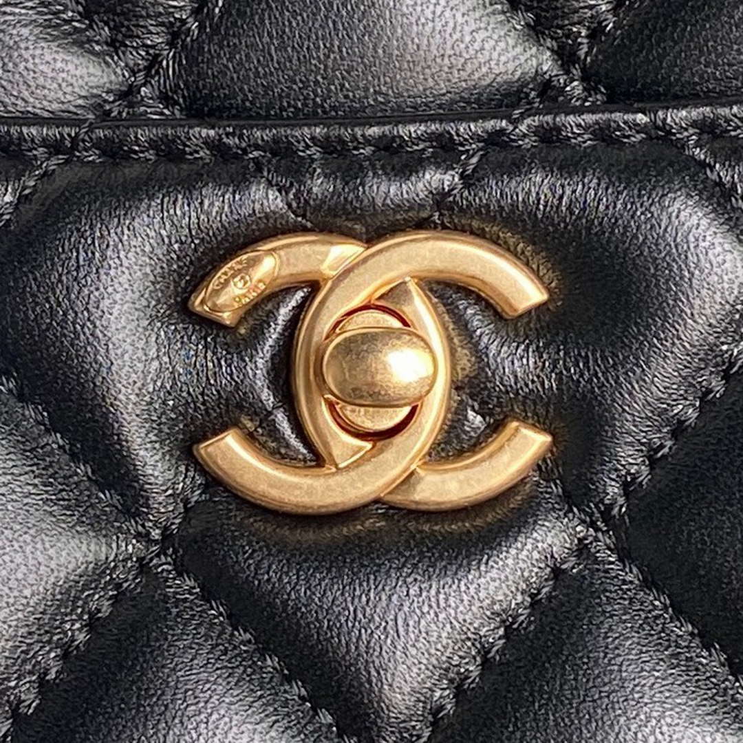 Chanel AS5192 Small Tote Shiny Lambskin & Gold-Tone Metal Black