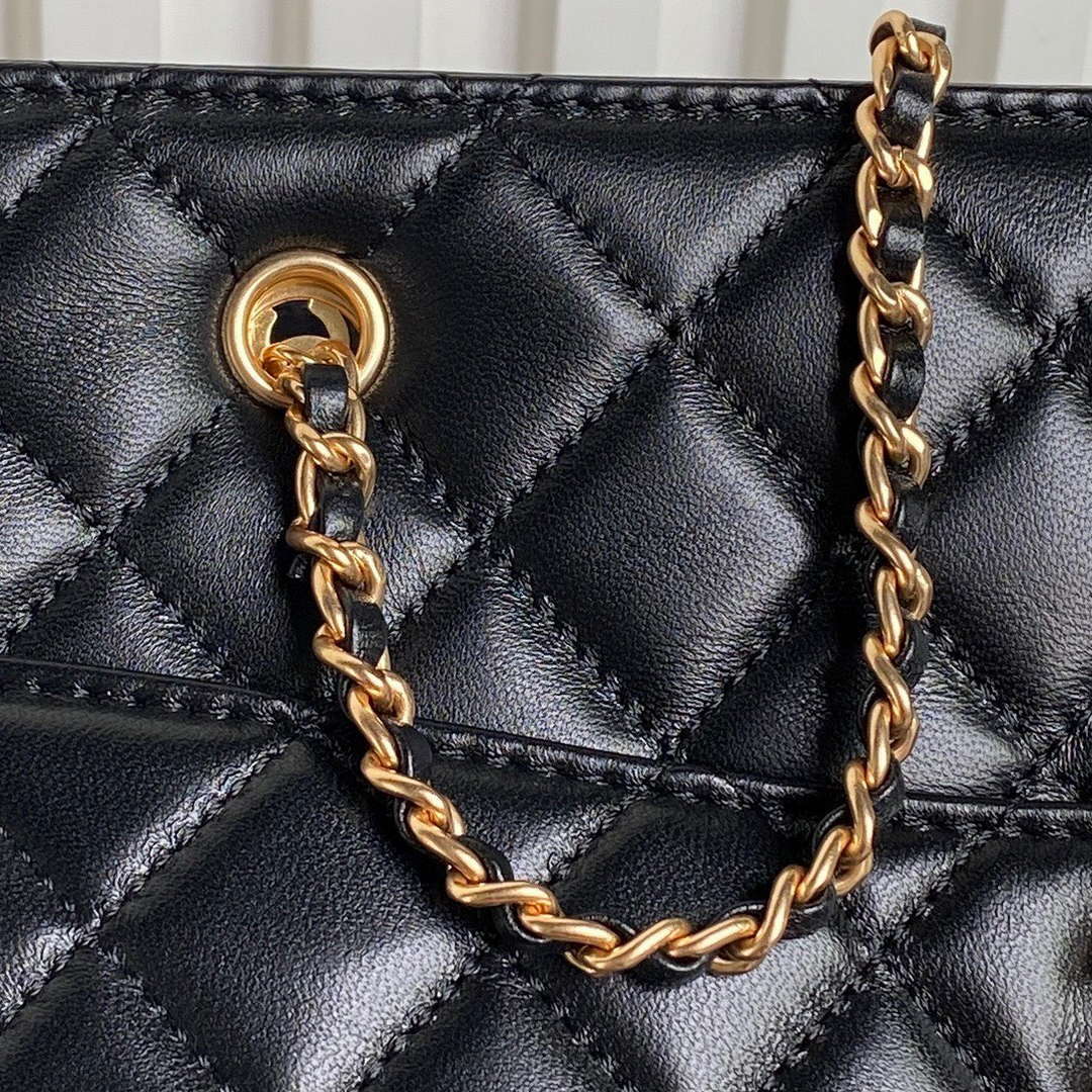 Chanel AS5192 Small Tote Shiny Lambskin & Gold-Tone Metal Black