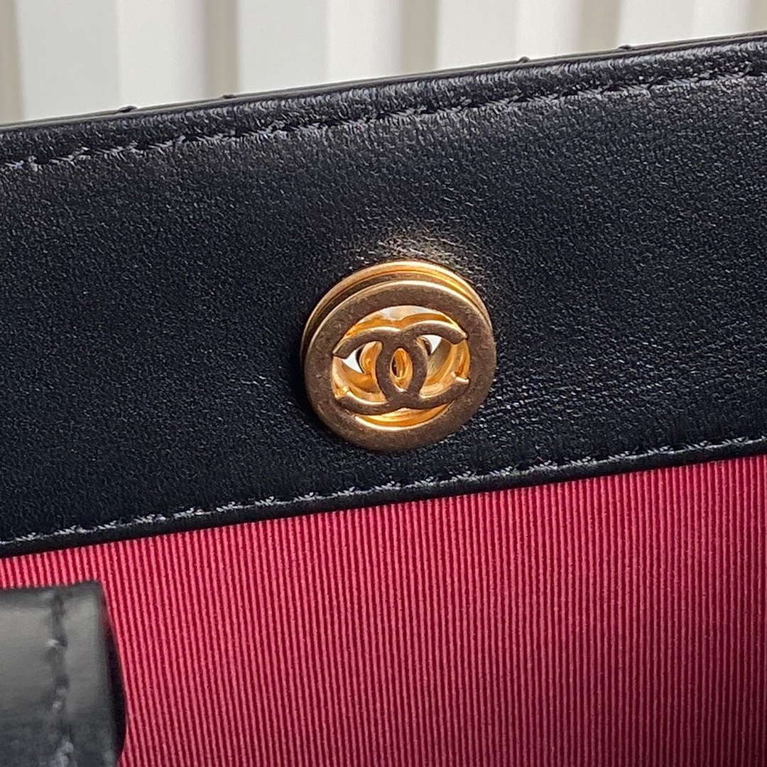Chanel AS5192 Small Tote Shiny Lambskin & Gold-Tone Metal Black