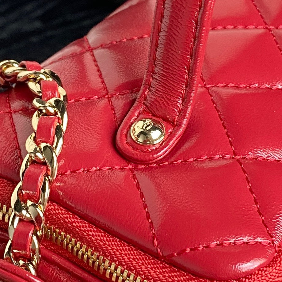 Chanel AS5222 Vanity Case Shiny Crumpled Lambskin & Gold-Tone Metal Red