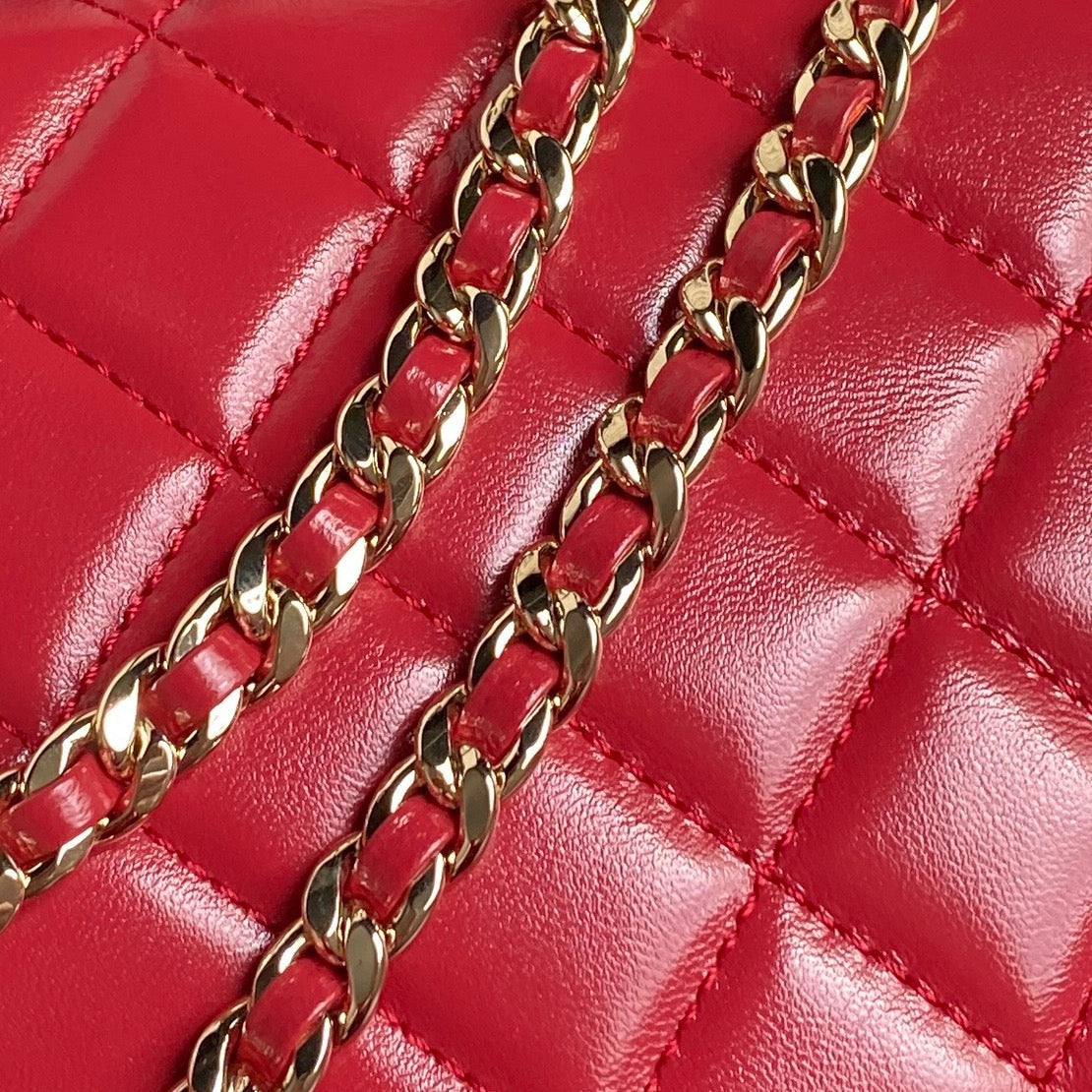 Chanel AS5222 Vanity Case Shiny Crumpled Lambskin & Gold-Tone Metal Red - Default Title - View 7