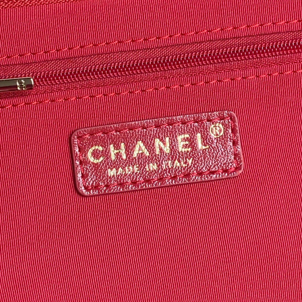 Chanel AS5222 Vanity Case Shiny Crumpled Lambskin & Gold-Tone Metal Red