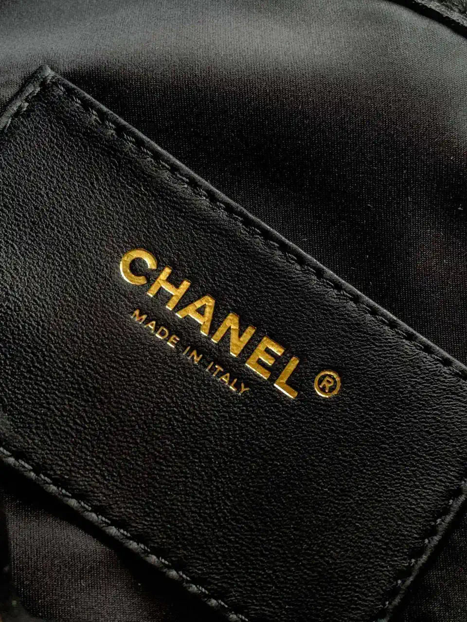Chanel AS5293 Small Hobo Tweed & Gold-Tone Metal Black