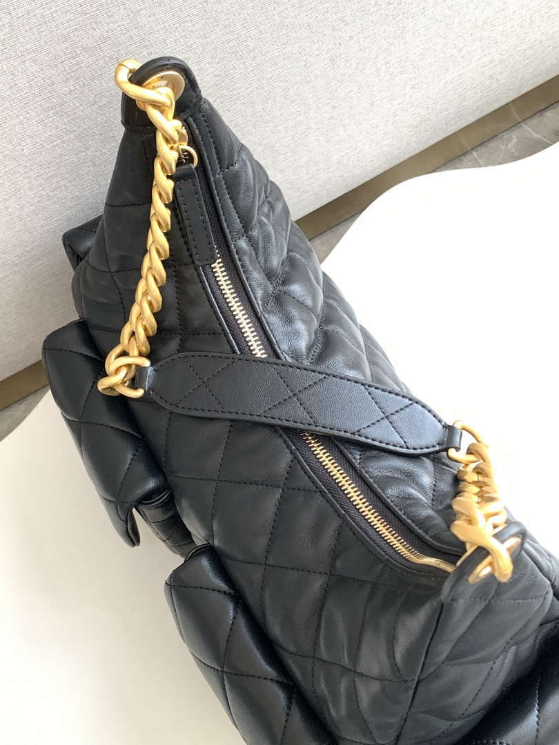 Chanel AS5302 Hobo Shiny Lambskin & Gold-Tone Metal Black