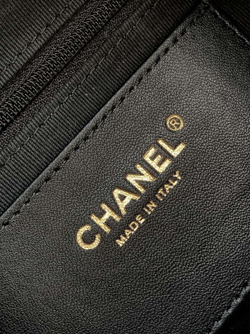 Chanel AS5339 Small Hobo Shiny Lambskin & Gold-Tone Metal Black