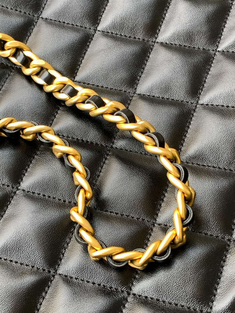 Chanel AS5303 Hobo Lambskin & Gold-Tone Metal Black