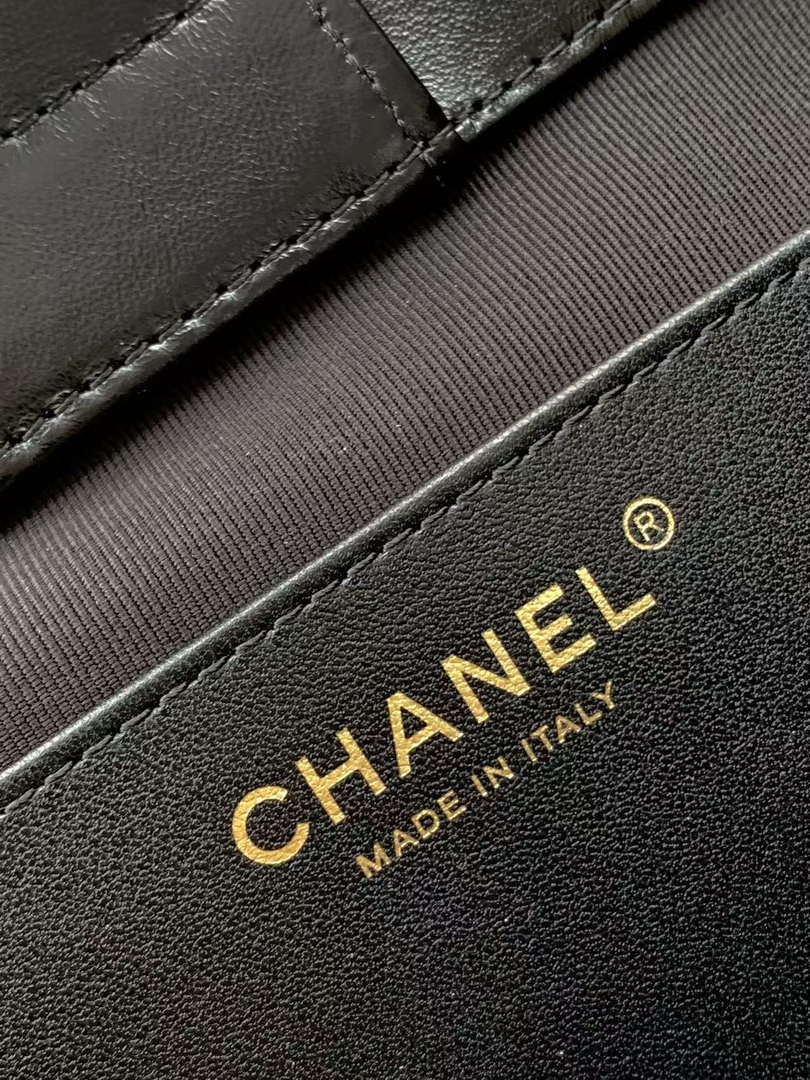 Chanel AS5303 Hobo Lambskin & Gold-Tone Metal Black